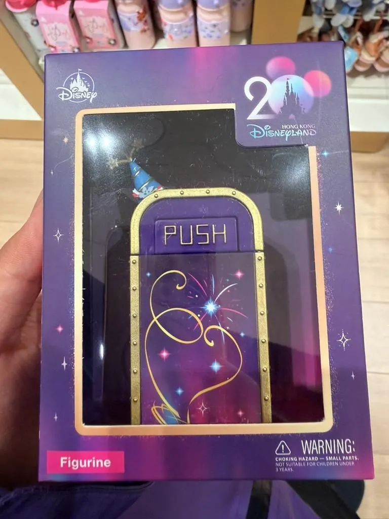 但是在机场的纪念品店见到，果断带走。