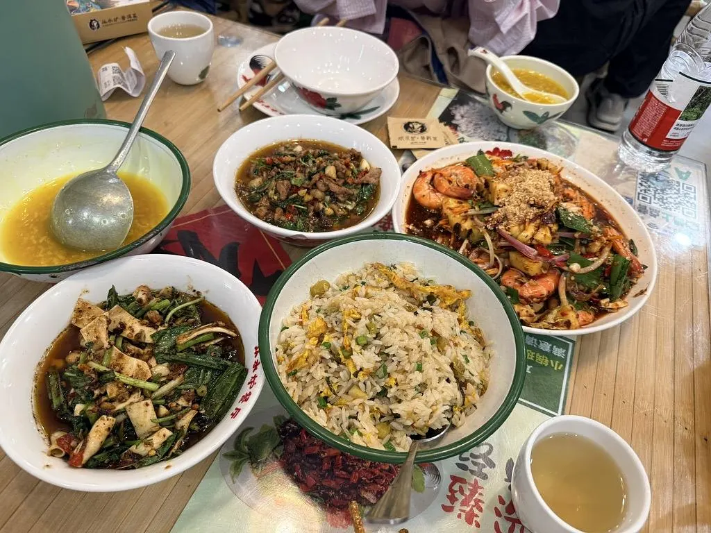 每一道菜都超级美味,最惊艳的可能是冰稀饭,太解暑了。