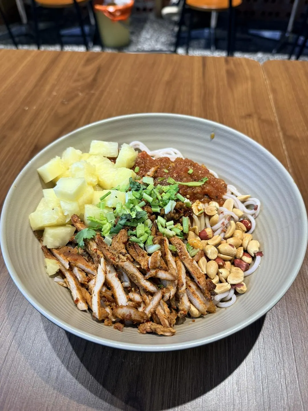 菠萝火烧肉米线——感觉是傣味 炊作烧米线(大理大学)