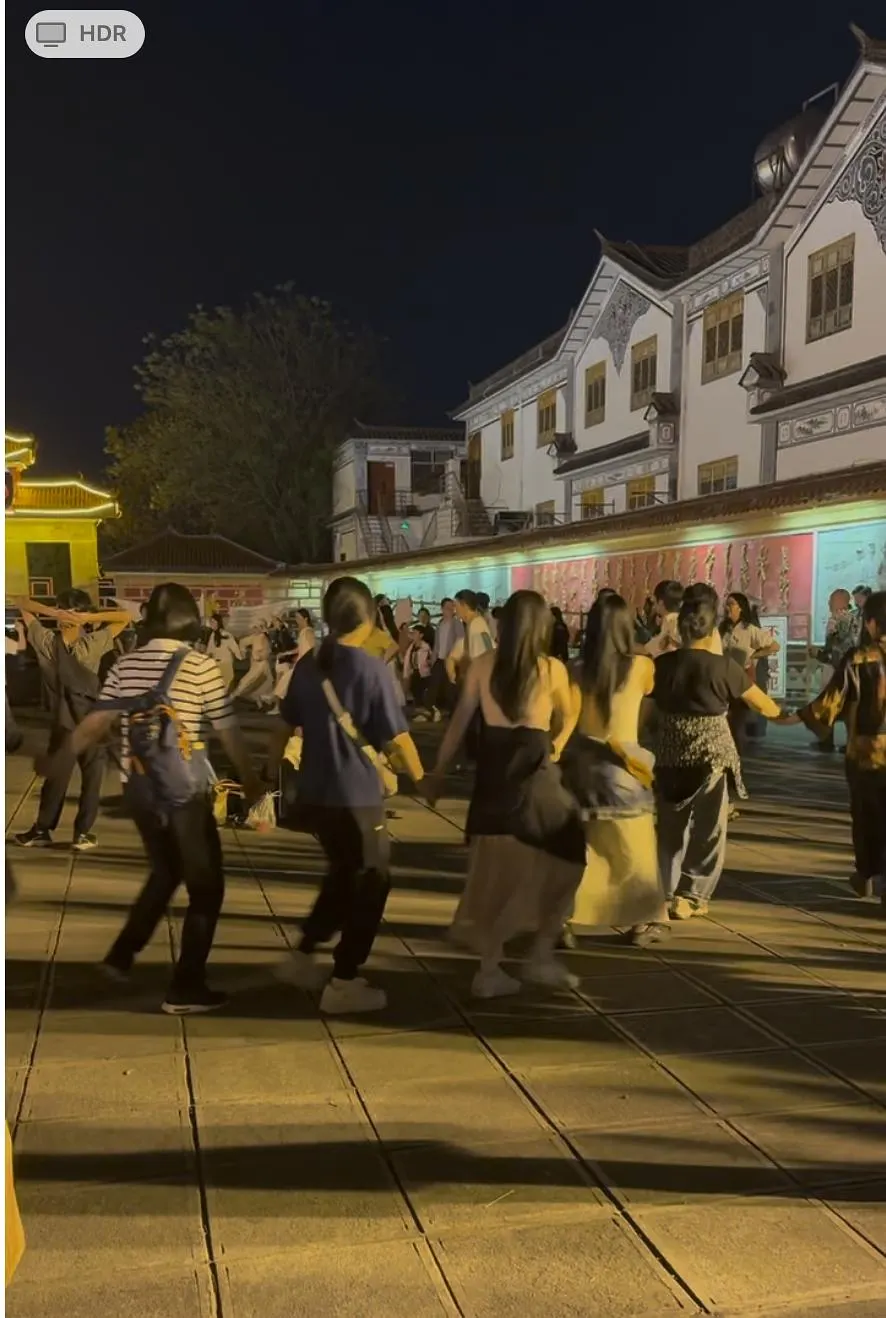 篝火晚会还是不错的