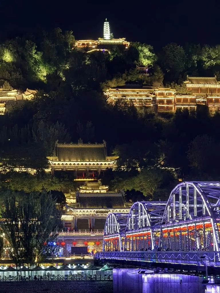 中山桥夜景,俺们江浙沪感觉十点就要熄灯了。。