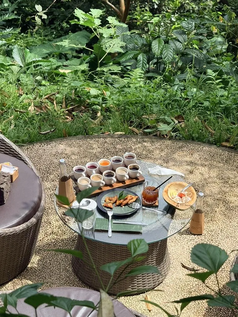 环境还可以吧。这是别人桌上店的...